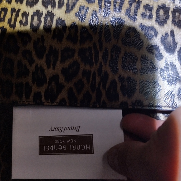 Henri Bendel - Picture 3 of 7